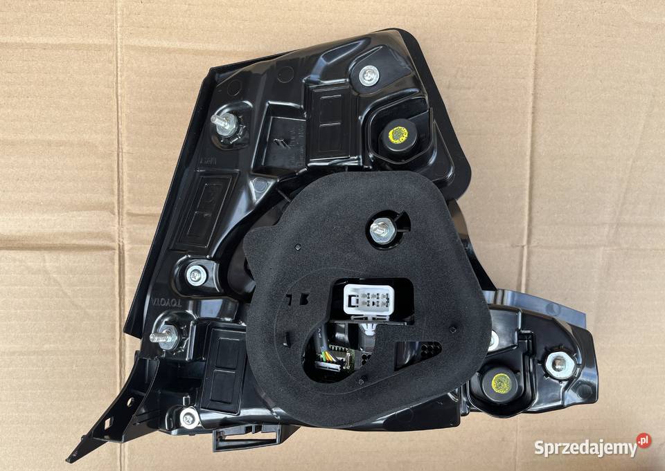 LAMPA TYLNA LEWA KLAPY TOYOTA CHR CHR LIFT LED osobowe podlaskie sprzedam