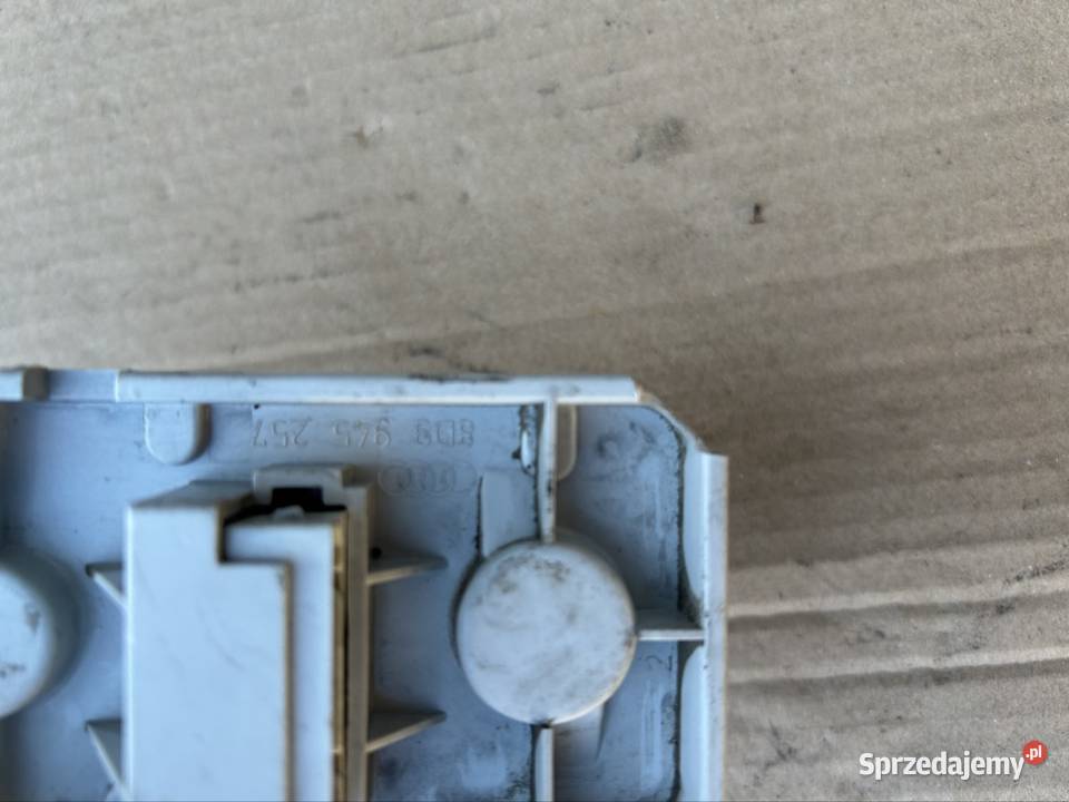 Wkład lampy lewy tył Audi a4 b5 kombi 8d9945257 kujawsko-pomorskie Bydgoszcz