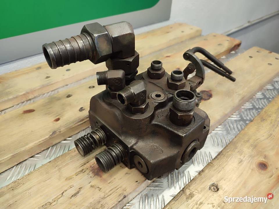 Rozdzielacz hydrauliczny monoblok PC2001777 006 Wilkowo