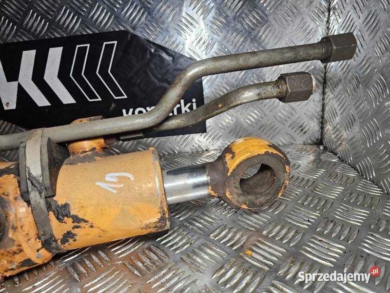 Siłownik hydrauliczny otwierania przedniej łyżki