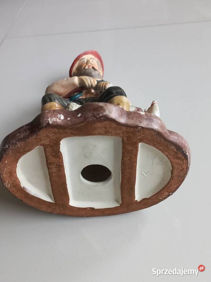 Figurka Myśliwy porcelana biskwitowa Toruń