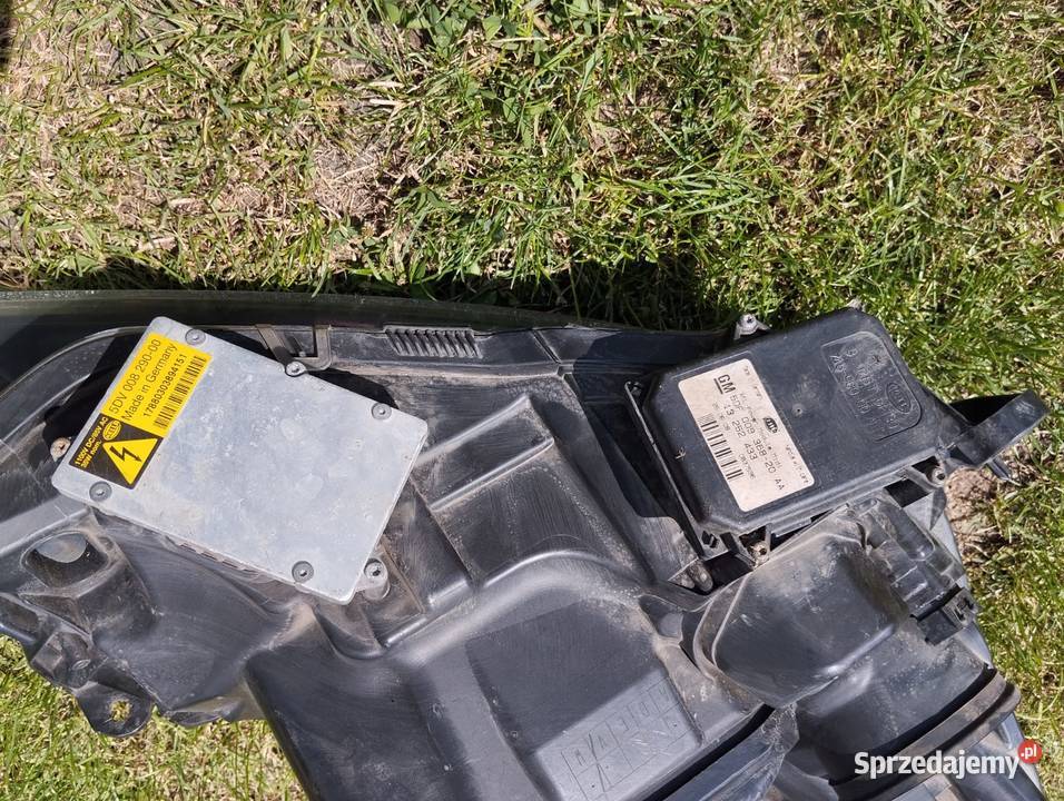 Lampa Opel Astra H III lewy przód BiXenon Lampy przednie Kamieniec