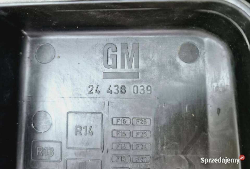 SKRZYNKA BEZPIECZNIKÓW OPEL VECTRA C SIGNUM Działoszyce