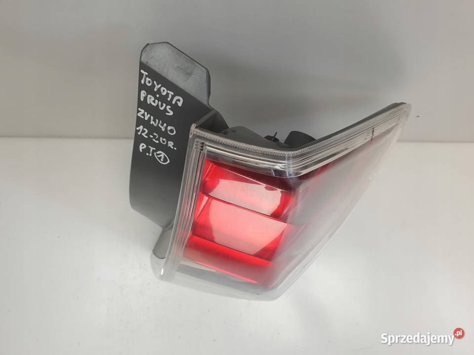 LAMPA PRAWA Toyota Prius V TYLNIA TYLNA prawy Lampy tylne Rudka