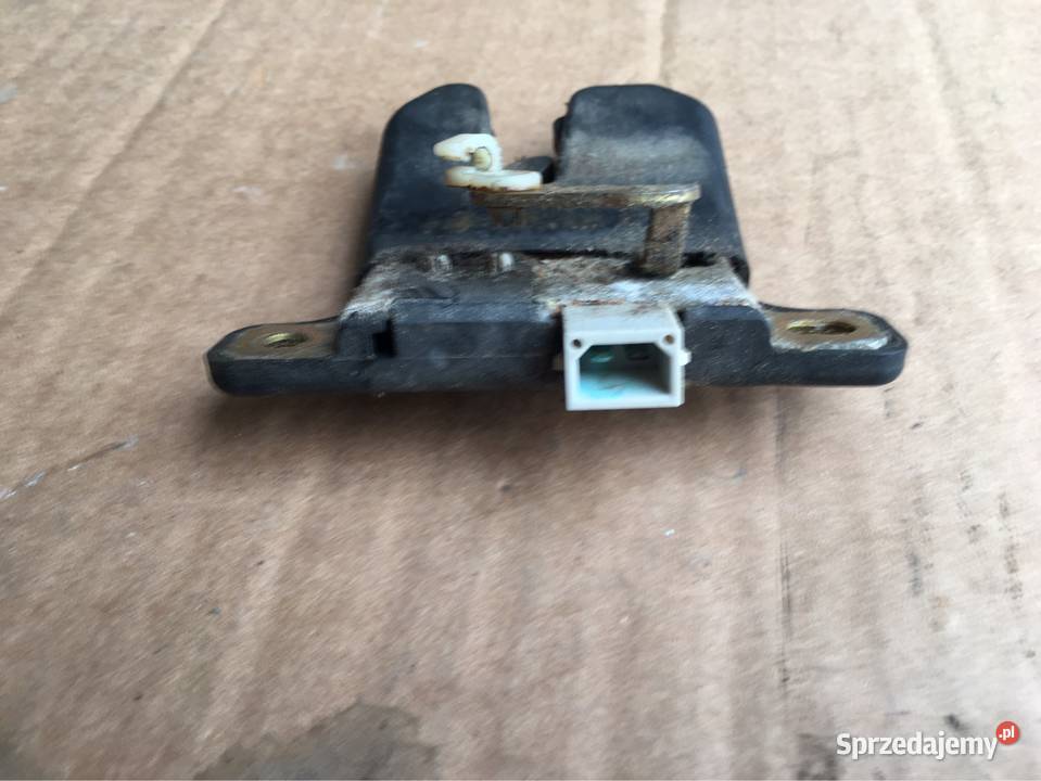 Zamek klapy Audi A4 B5 Sedan Pozostałe Brusy sprzedam