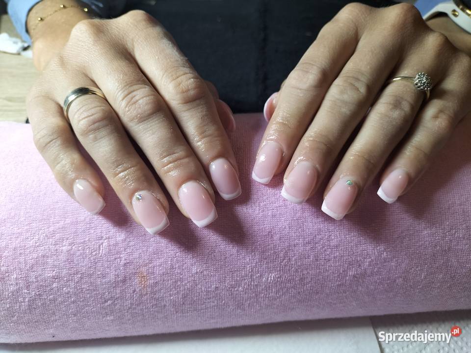 Manicure hybrydowy 80 modelowanie powiekszanie