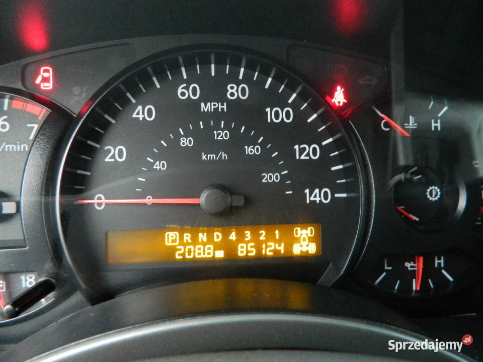 NISSAN Titan Bezwypadkowy Mały przebieg mazowieckie