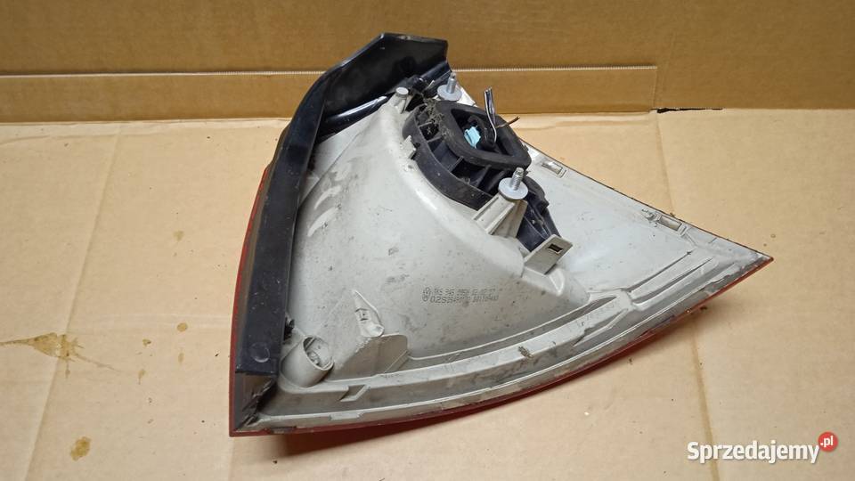 VW GOLF GT V HB LAMPA TYŁ LEWA osobowe Zbierkowo