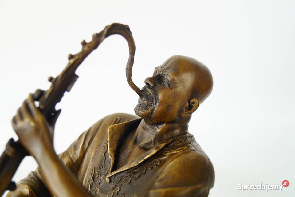 Figura z brązu grajek muzykant dekoracja rzeźba wielkopolskie