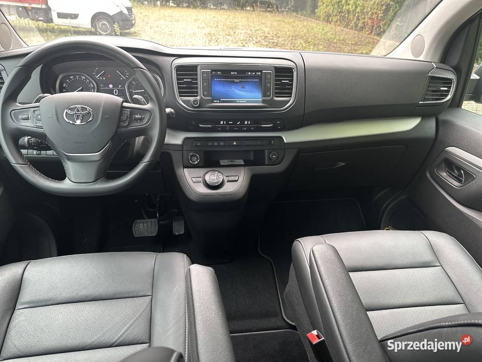 Toyota Proace Long VIP 3 os wynajem z wykupem w Warszawa