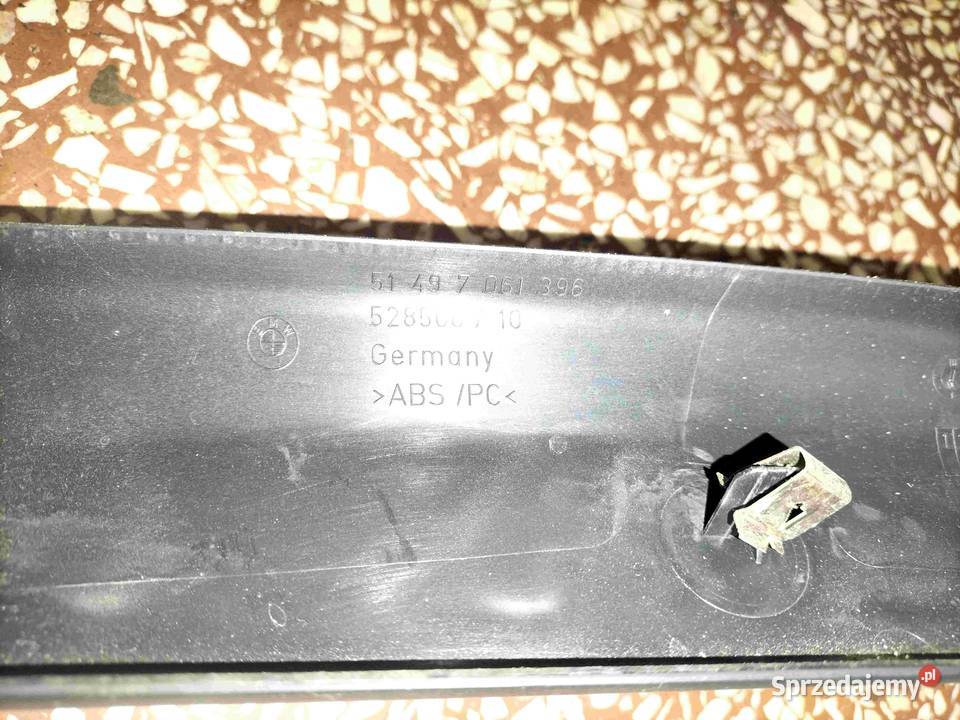 Listwa wewnętrzna klapy bagażnika prawej stronie śląskie Poręba