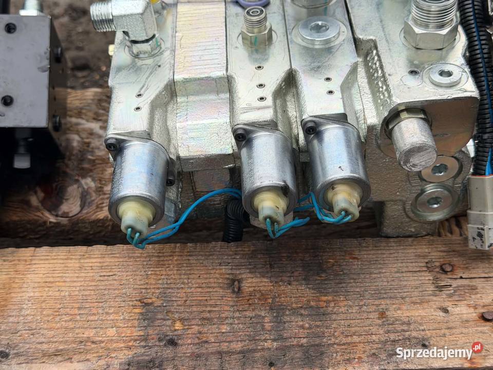 Rozdzielacz hydrauliczny trzysekcyjny HYSTER Antonie sprzedam