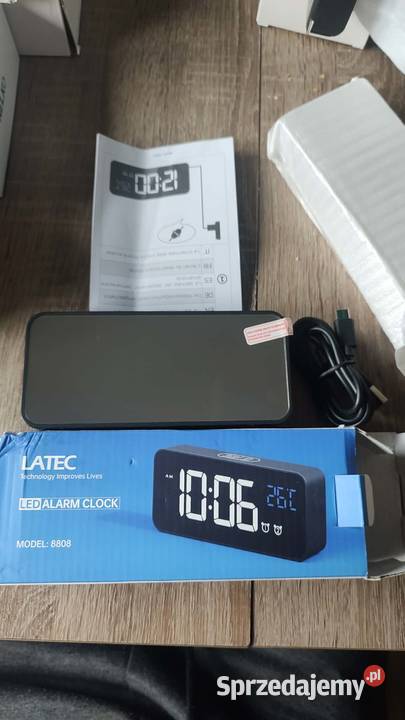 cyfrowy budzik LED marki Latec Wyposażenie wnętrz Książ Wielkopolski