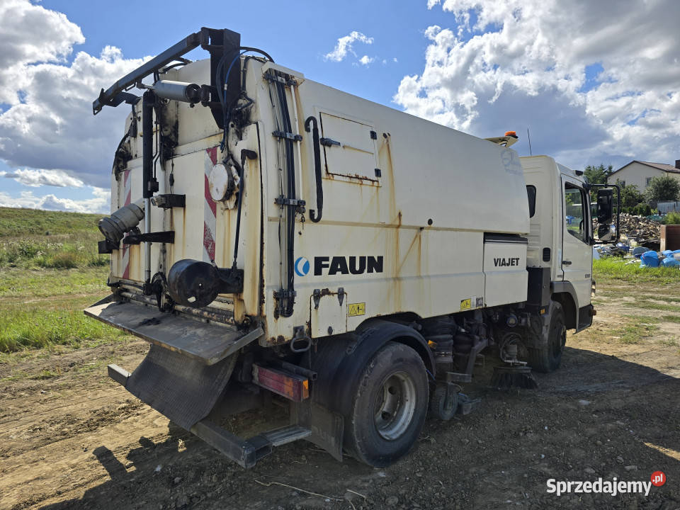 Zamiatarka MERCEDESBENZ Atego specjalny 123 442 Czarne