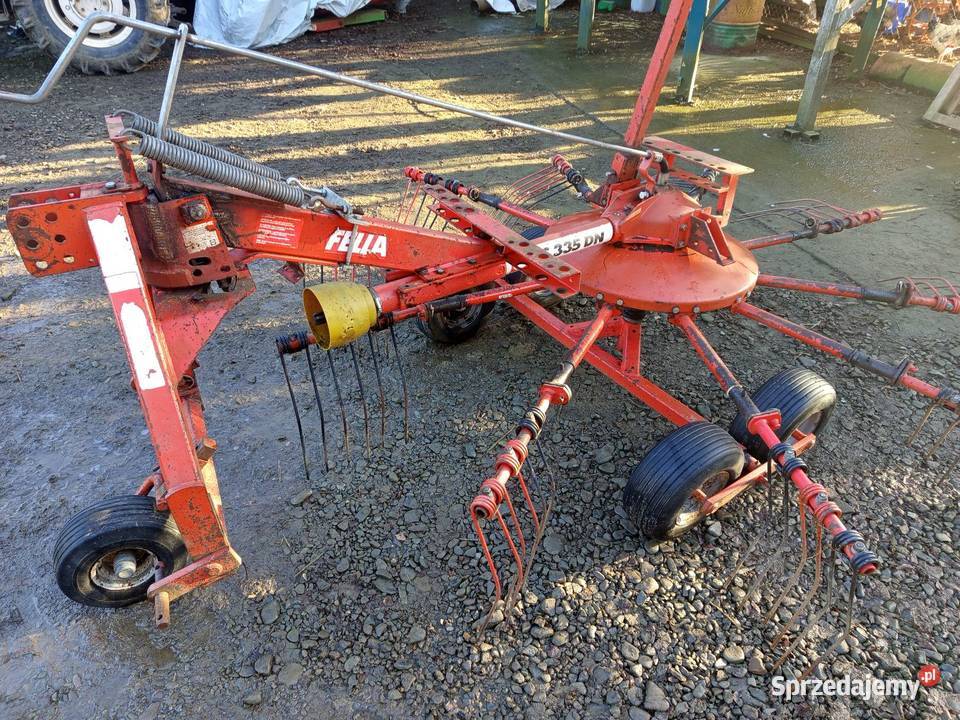Zgrabiarka karuzelowa Fella TS 335 dn