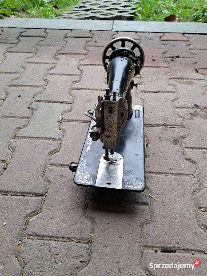 Zabytkowa maszyna do szycia Łucznik Zalas
