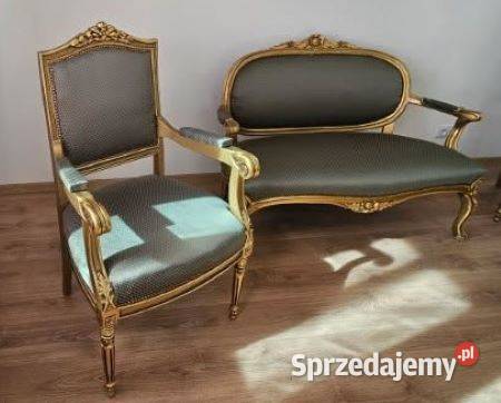 Piękny komplet stylowych mebli lustro