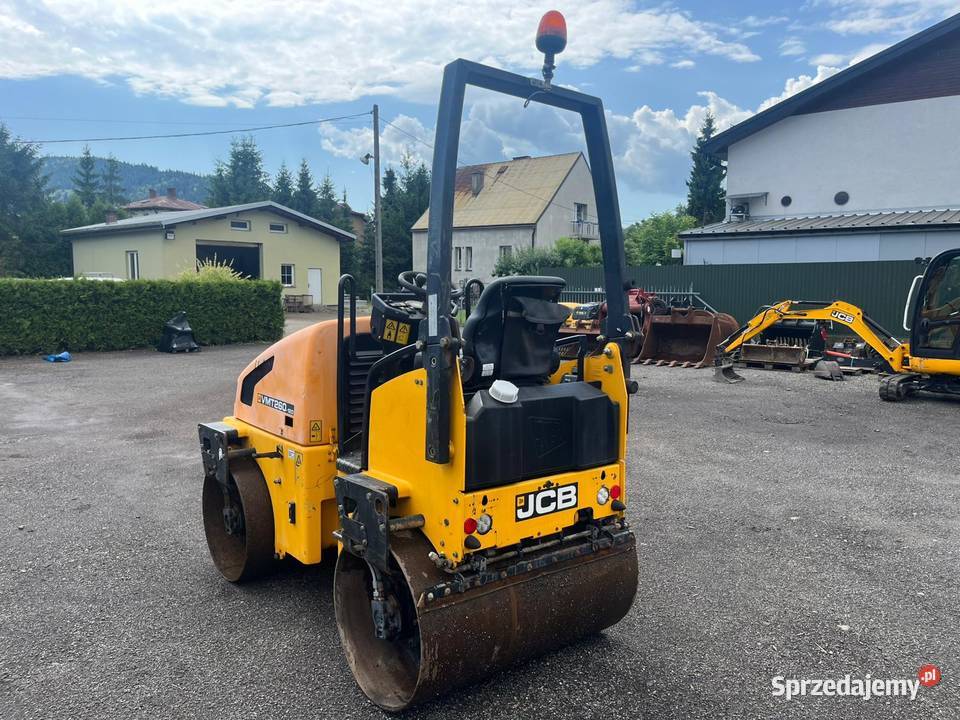 Walec wibracyjny dwubębnowy drogowy JCB Maków Podhalański