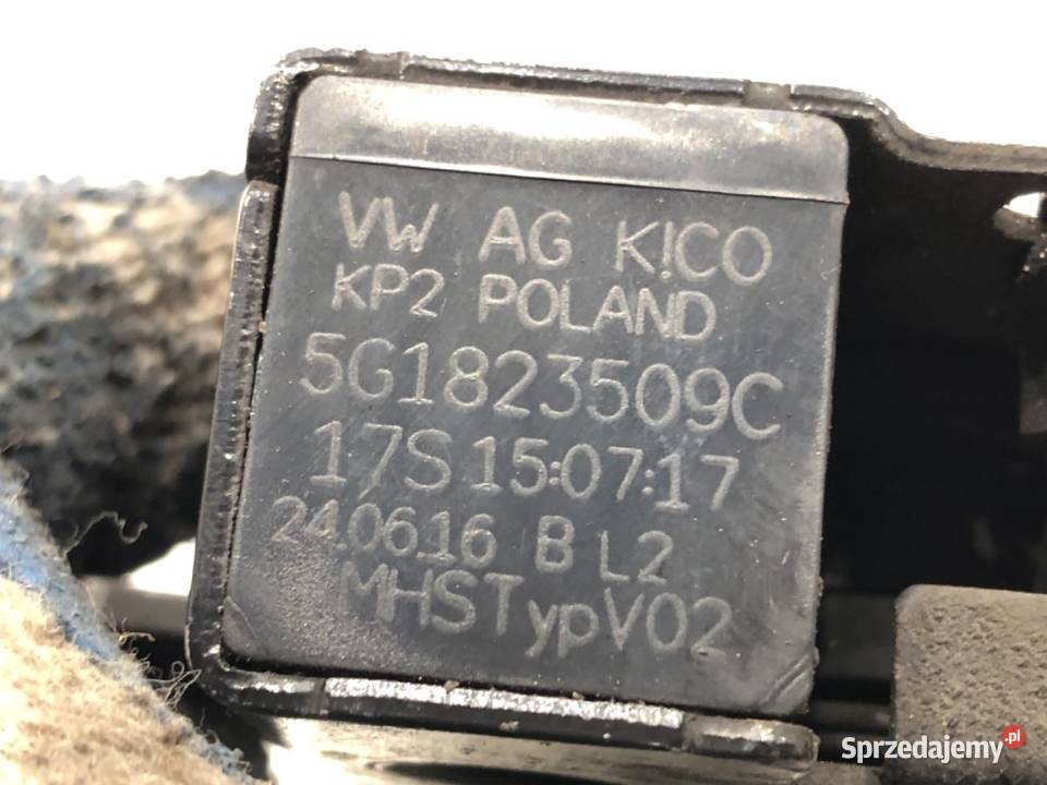 ZAMEK MASKI PRZÓD VW PASSAT B8 Kombi 5G1823509C