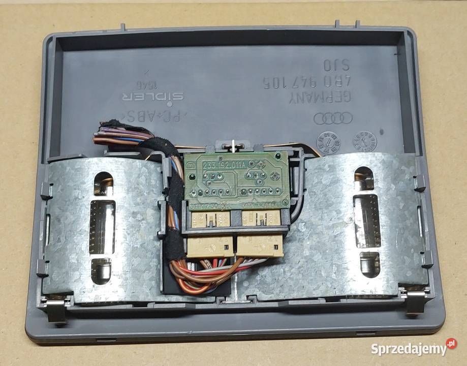 LAMPKA OŚWIETLENIE KABINY AUDI A6 C5 4B0947105 Mielęcin