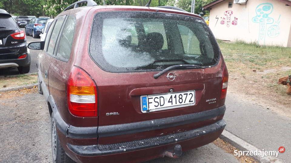 Syndyk sprzeda samochód osobowy Opel Zafira manualna