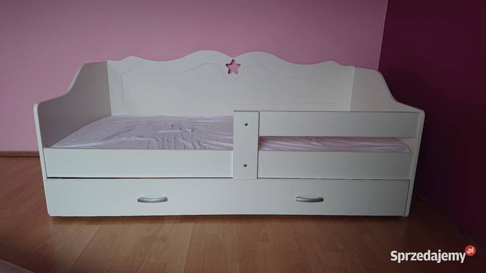 Łóżeczko dziewczynki mało używane w świetnym Szydłowiec