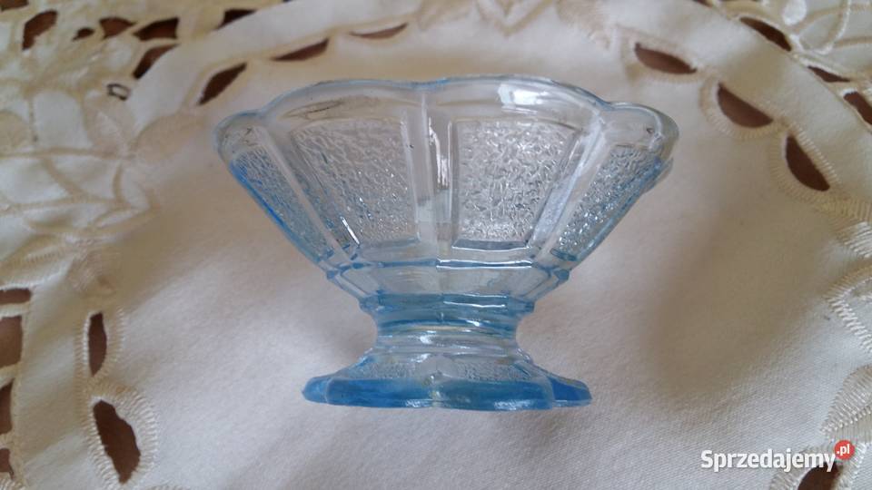 Owocarka na nóżceszkło błękitne srednica 8 Porcelana i szkło łódzkie Łódź