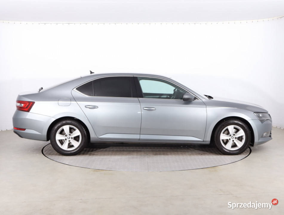 Skoda Superb 18 TSI światła przeciwmgielne Piaseczno