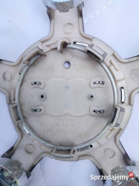 AUDI DEKIELKI PAJĄKI DO ALUFELG CZARNE 135mm