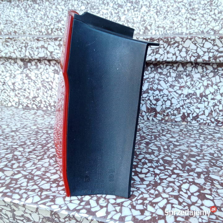 BMW E90 Lampa tylna lewa w błotnik 6937457