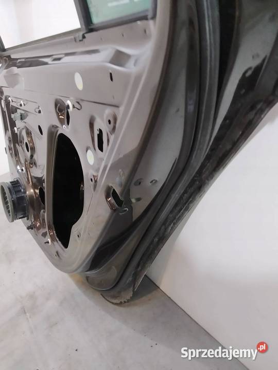 DRZWI PRAWE TYŁ KOMBI USZKODZONE Skoda Superb