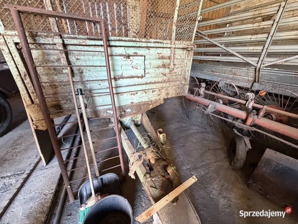 rozrzutnik jedna oś sprawny nieuszkodzony Wierzejki sprzedam