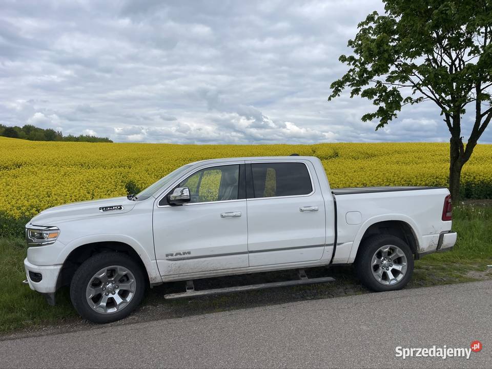 Ram 1500 limited ful wersja dodatki reflektory ksenonowe Dywity