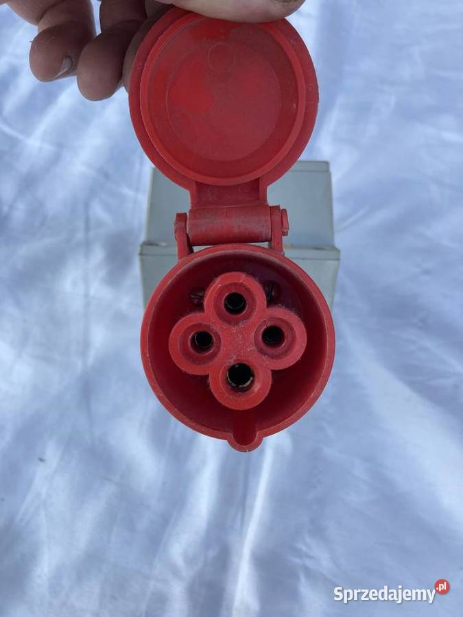 GNIAZDO STAŁE Z PRZEŁĄCZNIKIEM 4P rozłącznik