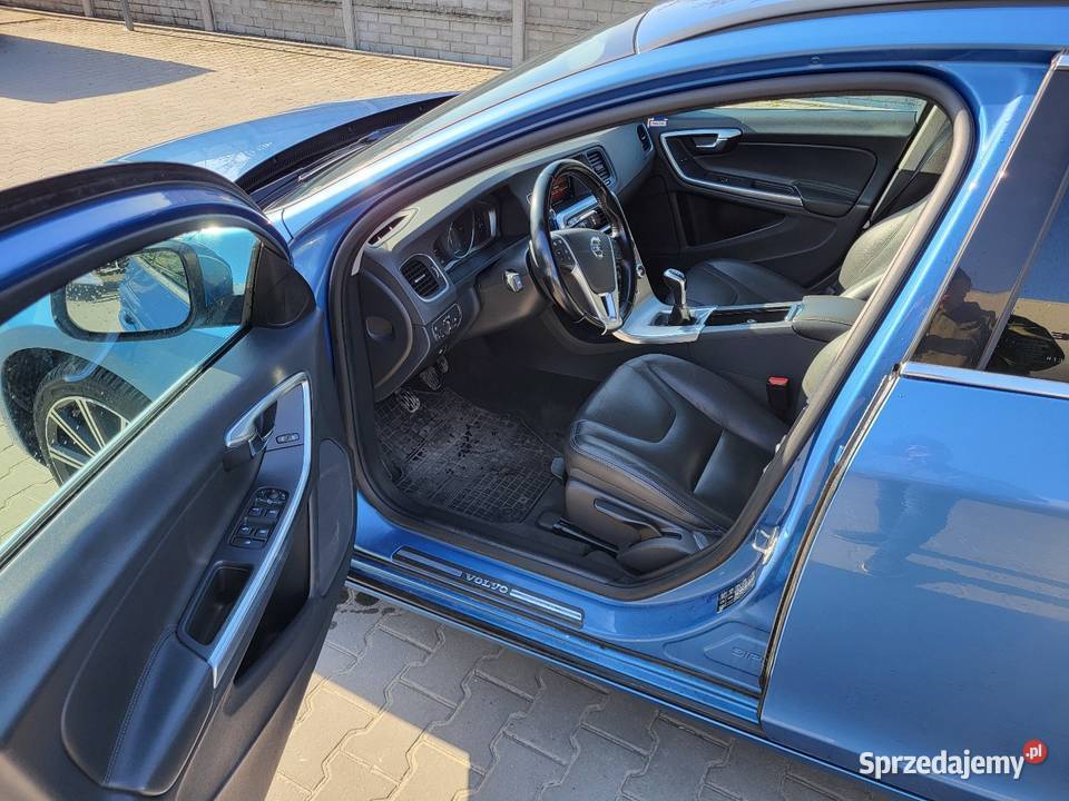 VOLVO V60 D2 MOMENTUM Jędrzejów