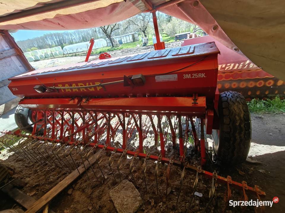 Siewnik Taarup 3m z zagarniaczami Brogi