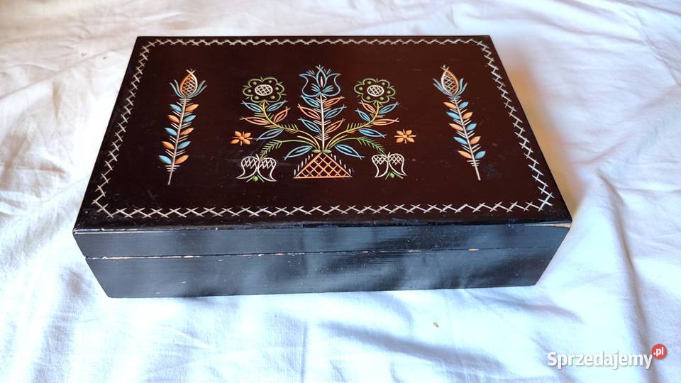 szkatułka pudełko drewniane rzeźbione folk Antyki Gdańsk