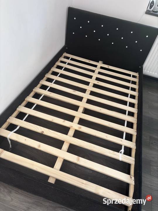 Łóżko tapicerowane 120x200 czarne z kryształkami Medynia Kańczucka