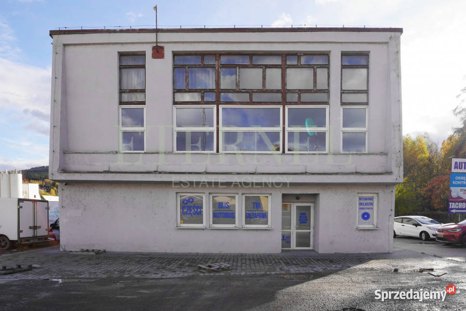 Plac 30 arów z biurowcem i garażami Myślenice sprzedam