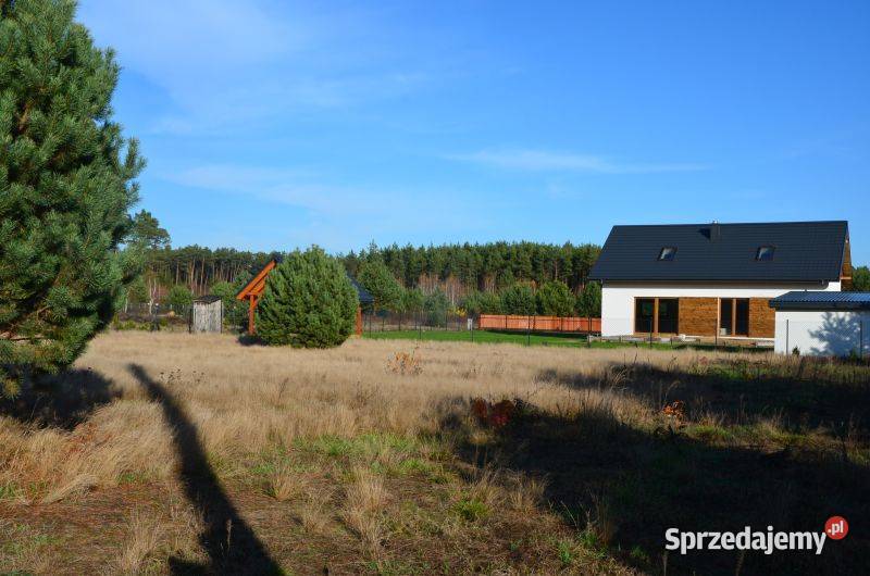 Działka budowlana w spokojnej okolicy jeziora