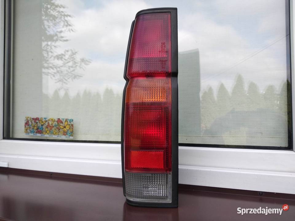 Nissan Navara D21 King Cab lampa tył tylna lewa Sieradz sprzedam