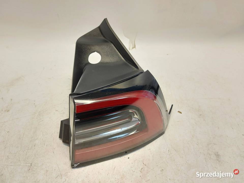 TESLA MODEL Y 2022r LAMPA PRAWY TYŁ TYLNA sprzedam