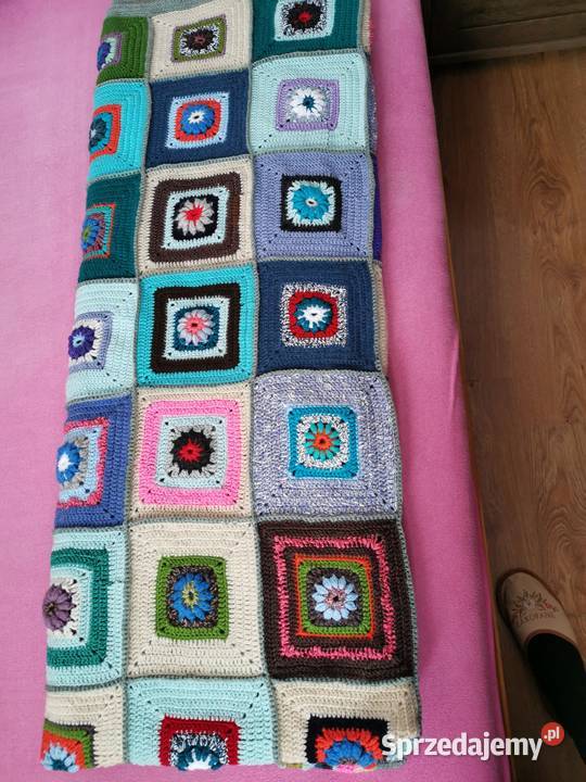 Narzuta przykrycie na łóżko zrobiona na szydełku