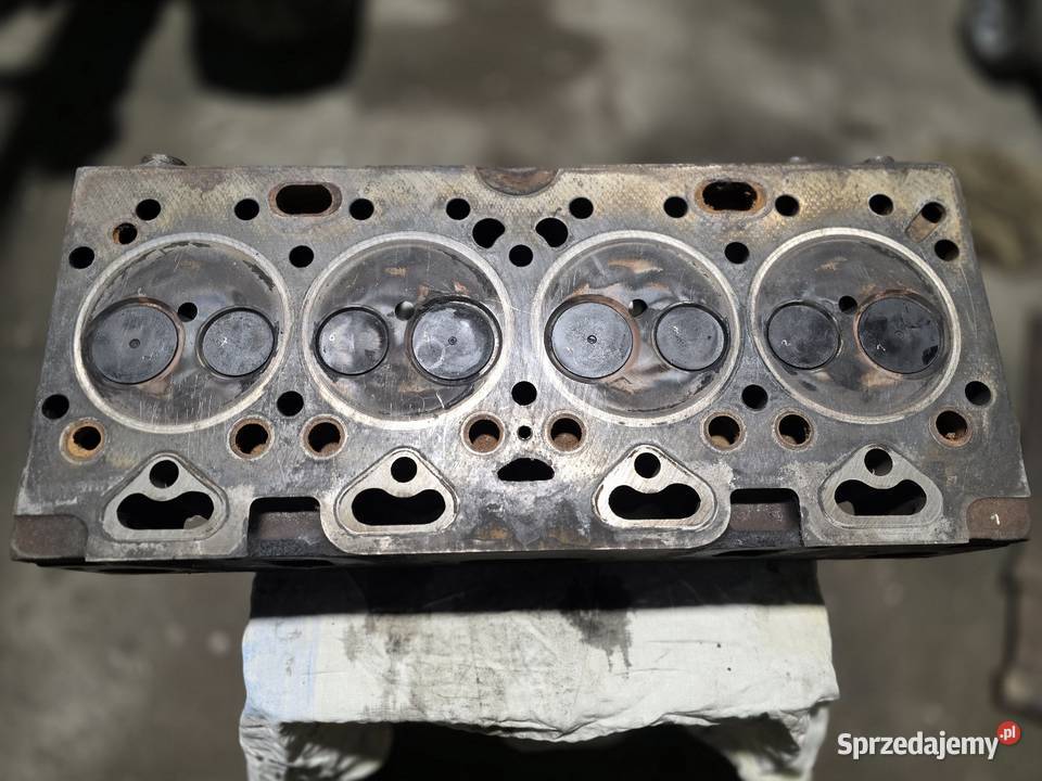 Głowica Perkins at4236 Massey Ferguson 3070