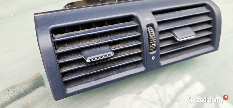 Kratka nawiewu środkowa niebieska mercedes w210 Zbąszyń