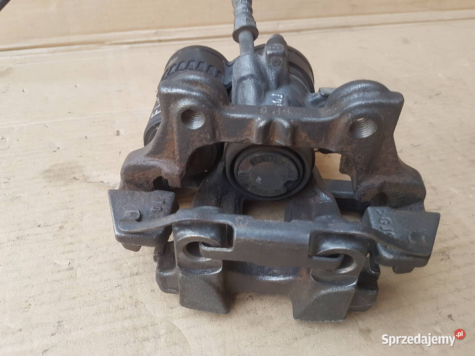 BMW 218d seria 2 F45 Active Tourer zacisk zaciski