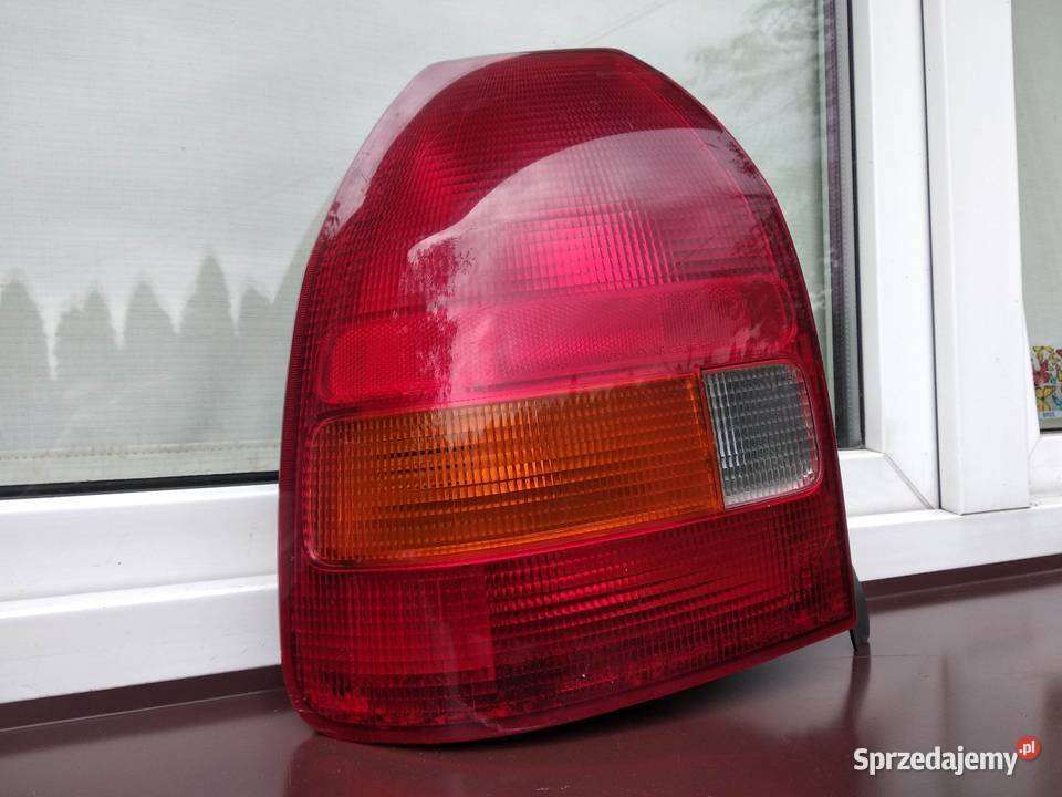 Honda Civic VI 3D hatchback HB lampa tył tylna Sieradz