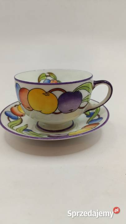 Filiżanka ze spodkiem mała owocowe zdobienie