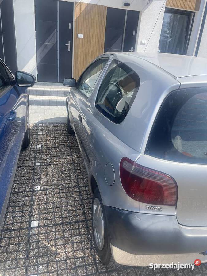 Toyota Yaris 10 wersja japońska Marki