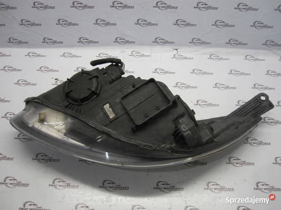 FORD FOCUS MK3 III 13r lampa prawa przód osobowe